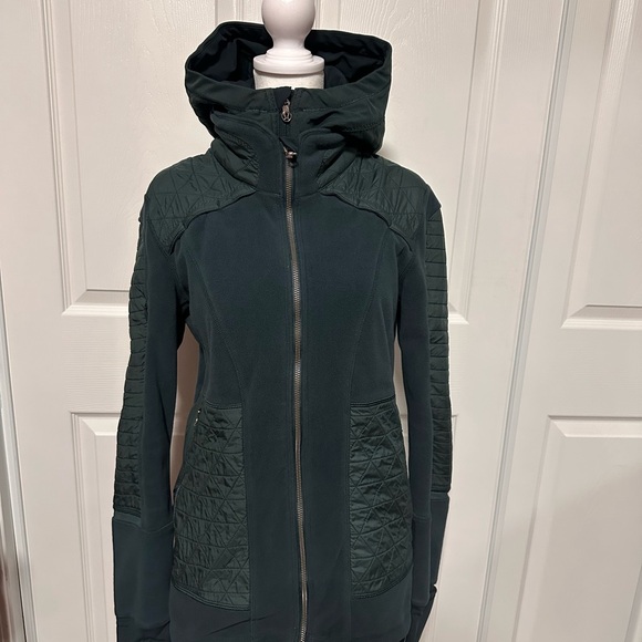 Lululemon Fleecy Keen II Jacket in Fuel Green color, Silver Zippers , size 12 - Picture 9 of 13